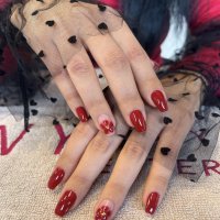 - Soin Hydrafacial avec Soin des pieds avec Vernis Permanent